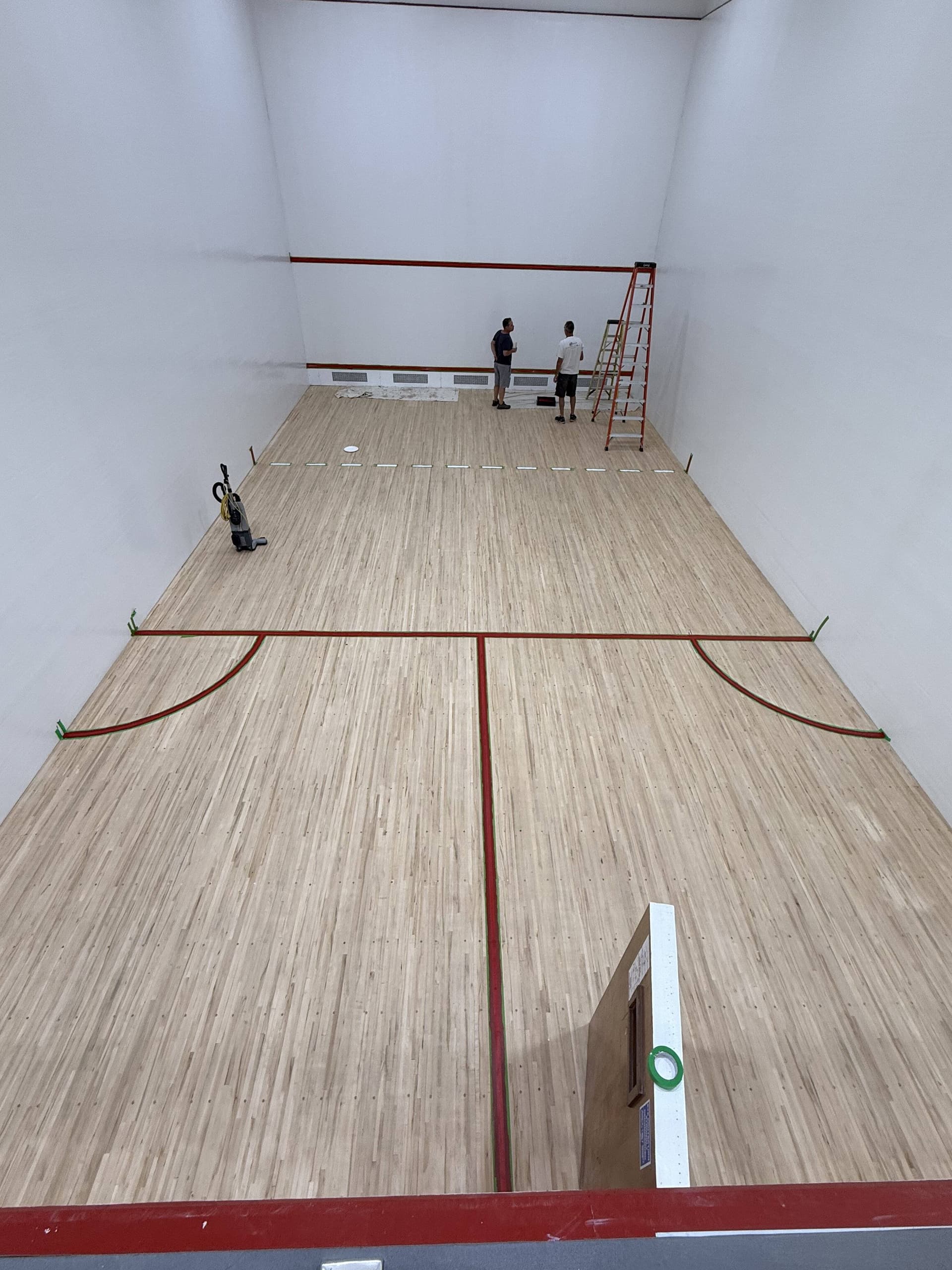 Doubles court, resurfacing