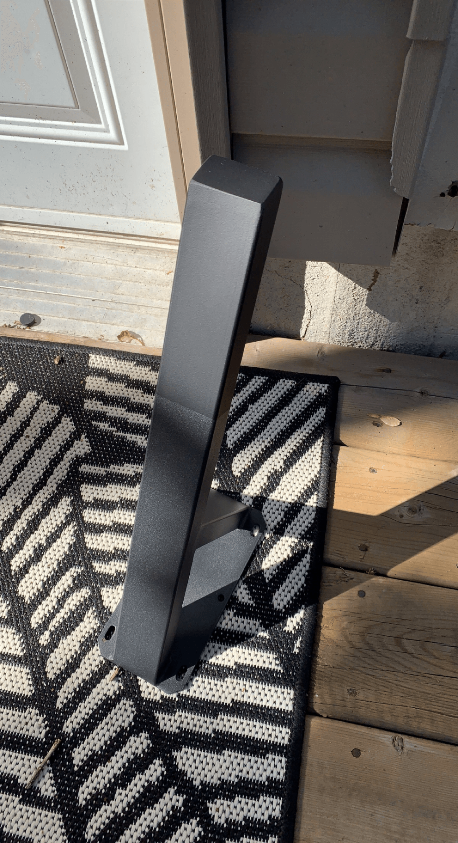 One leg up close, with the mounting plate that bolts to the underside